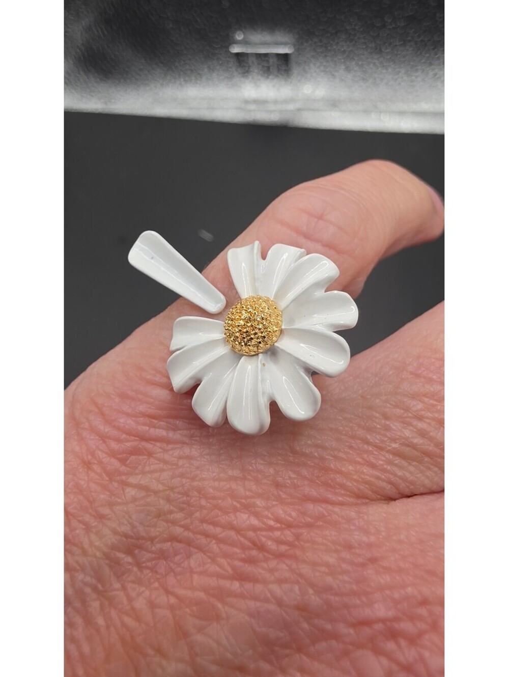 Adjustable White Daisy Flower Ring with Gold Center Size 4 5 6